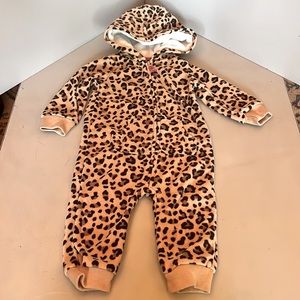 Leopard Print zip up onesie. 9m.